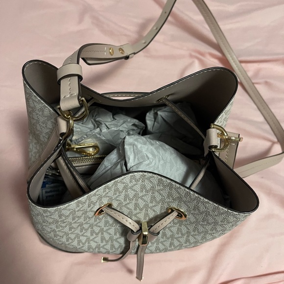 Mk sling bag - Picture 3 of 4